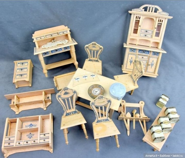 Подборка антикварных белых буфетов для кукол, продолжение