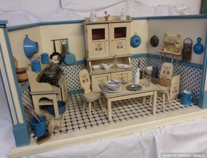 Подборка антикварных белых буфетов для кукол, продолжение