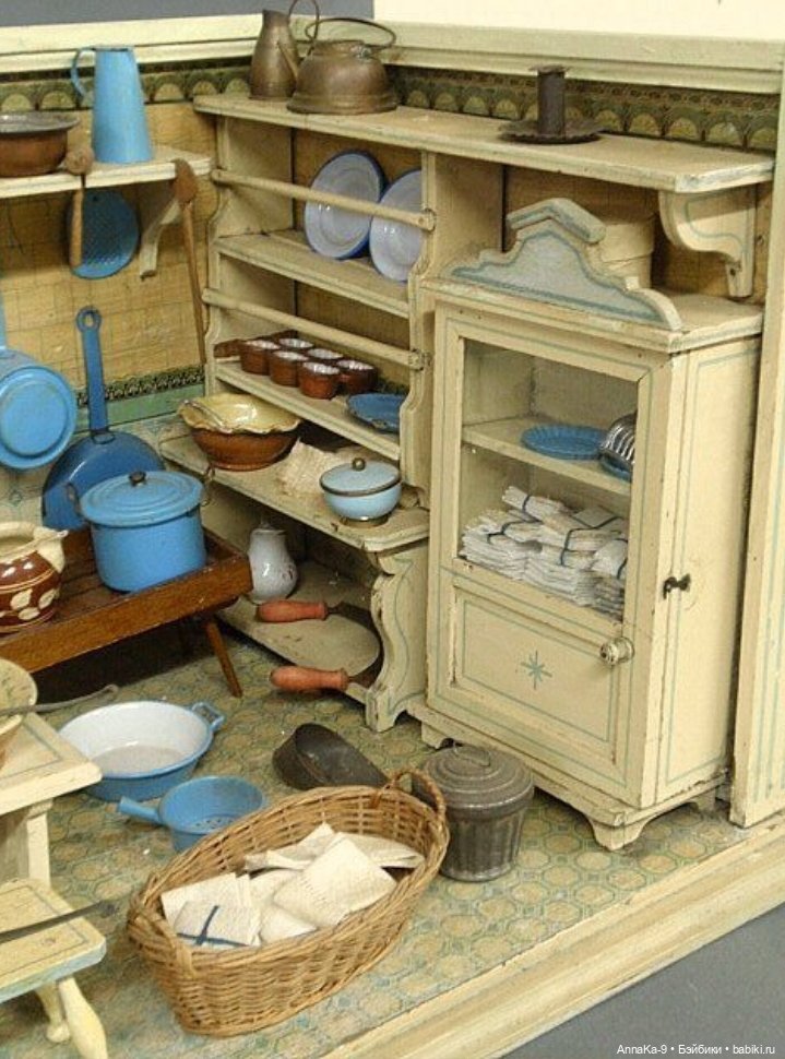 Подборка антикварных белых буфетов для кукол, продолжение