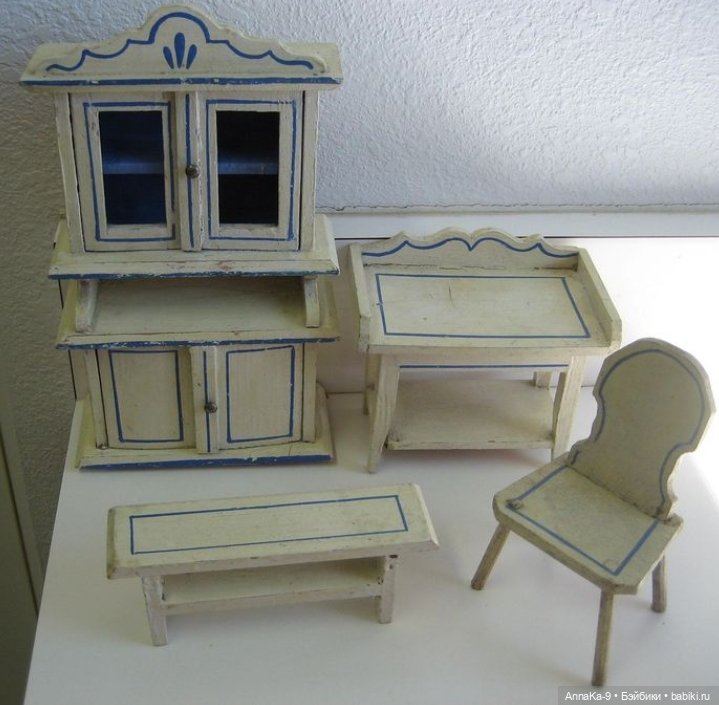 Подборка антикварных белых буфетов для кукол, продолжение