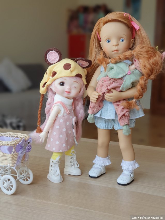 Неспокойная малышка и няньки