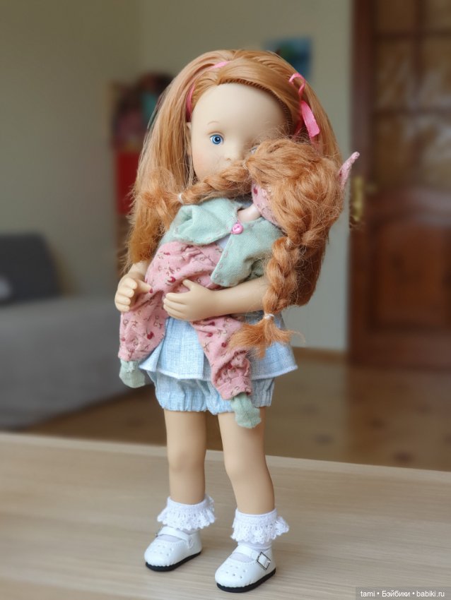 Неспокойная малышка и няньки