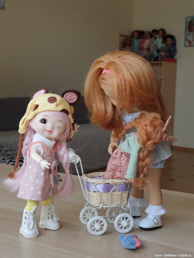 Неспокойная малышка и няньки