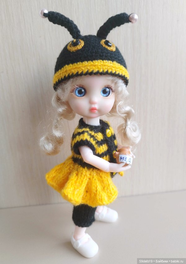 Баболишка Ная в костюме "Пчёлка"