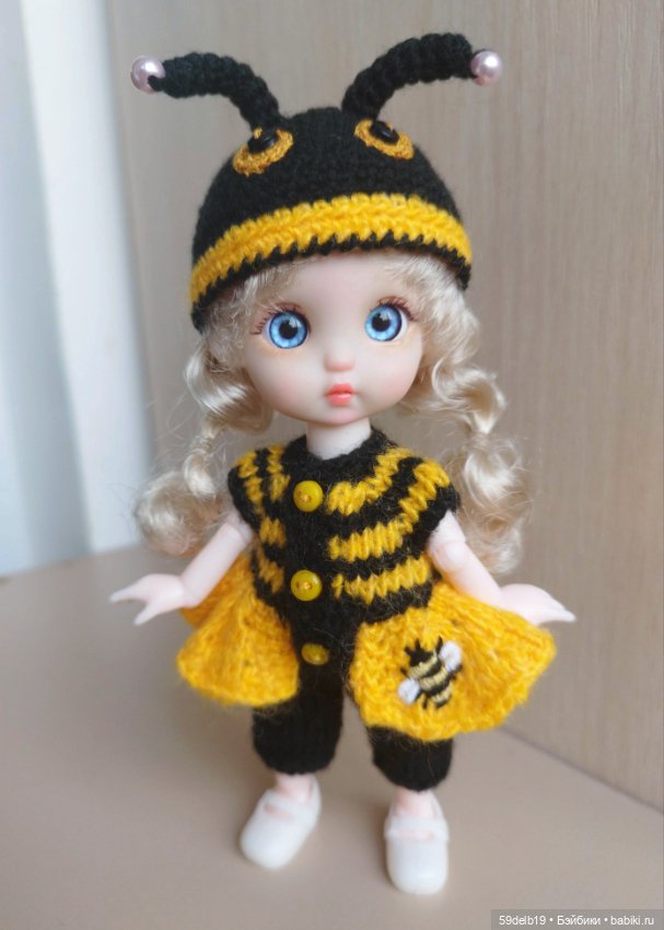 Баболишка Ная в костюме "Пчёлка"