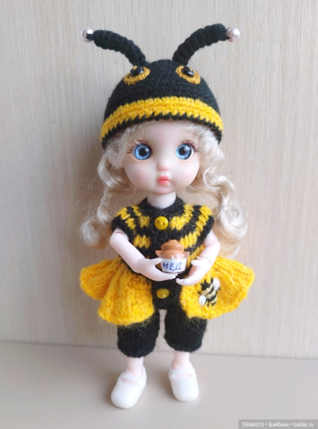 Баболишка Ная в костюме "Пчёлка"