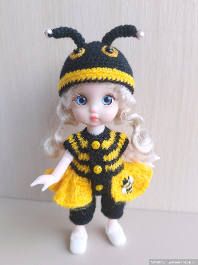 Баболишка Ная в костюме "Пчёлка"