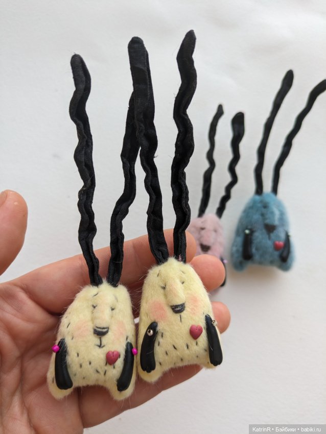 Зайцы - отдыхайцы! Брошки