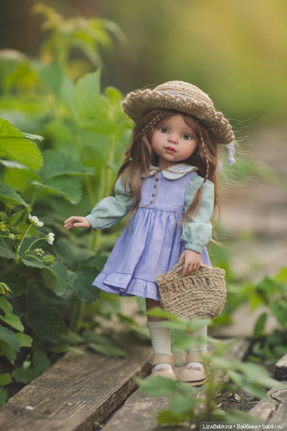 ООАК Paola Reina. Ника в огороде с цветущей клубникой