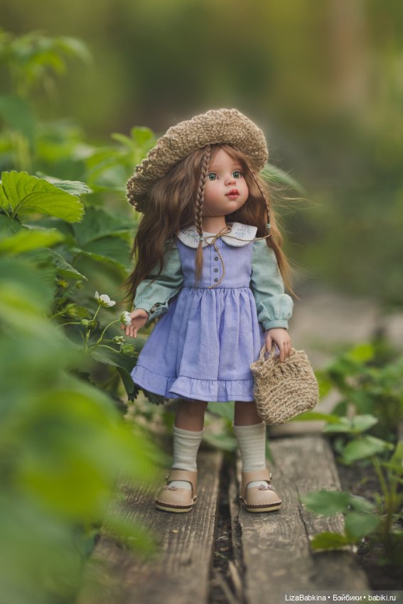 ООАК Paola Reina. Ника в огороде с цветущей клубникой (фото 3)