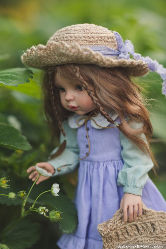 ООАК Paola Reina. Ника в огороде с цветущей клубникой (фото 4)