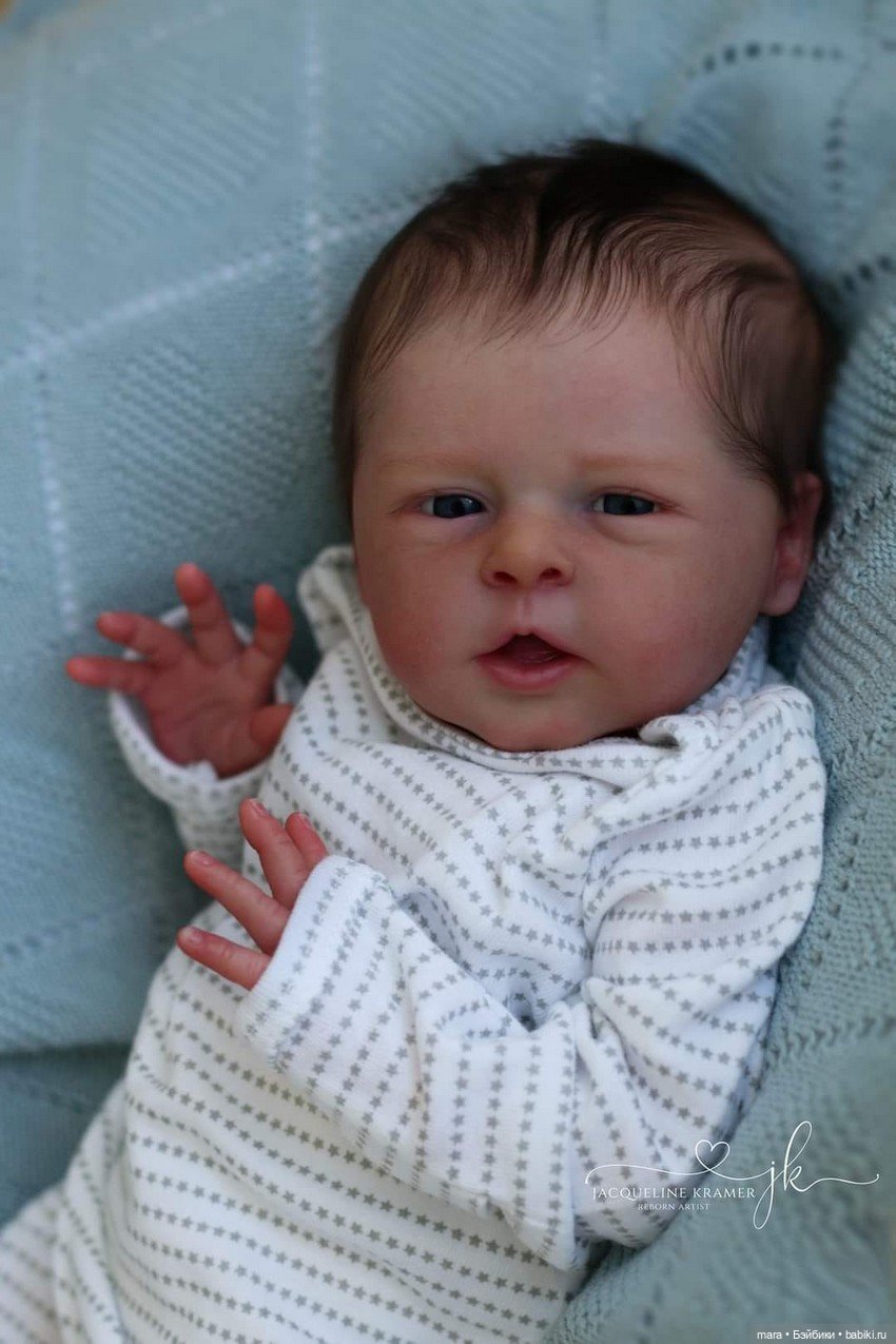 Levi скульптора Olga Auer, автор прототипа Jacqueline Kramer