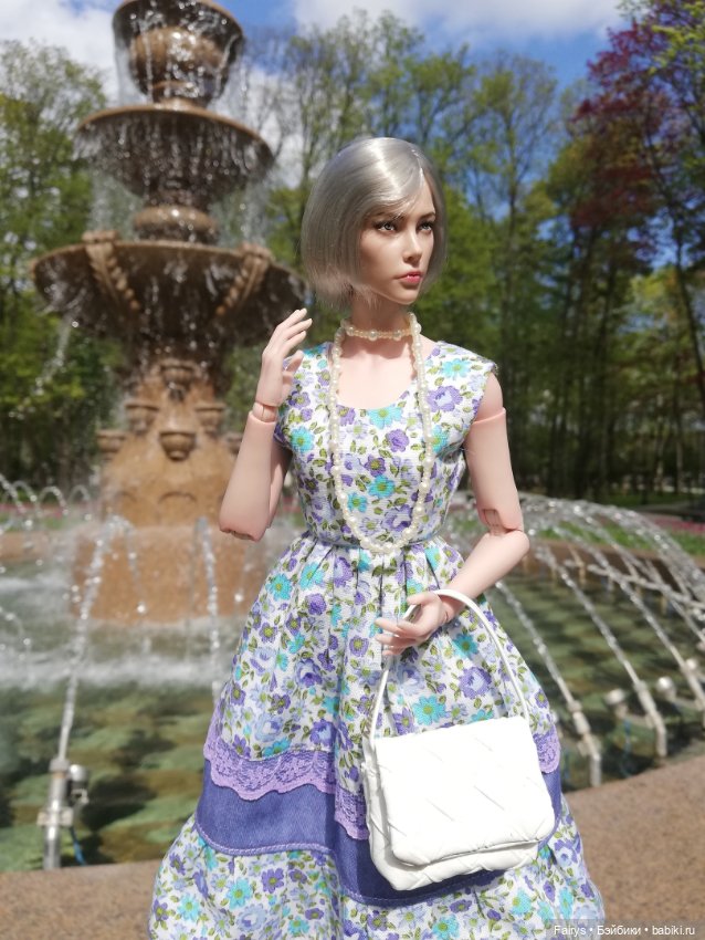 Продолжаем засовывать кукол в цветы и кусты (фото 3)