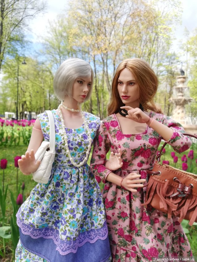 Продолжаем засовывать кукол в цветы и кусты (фото 10)