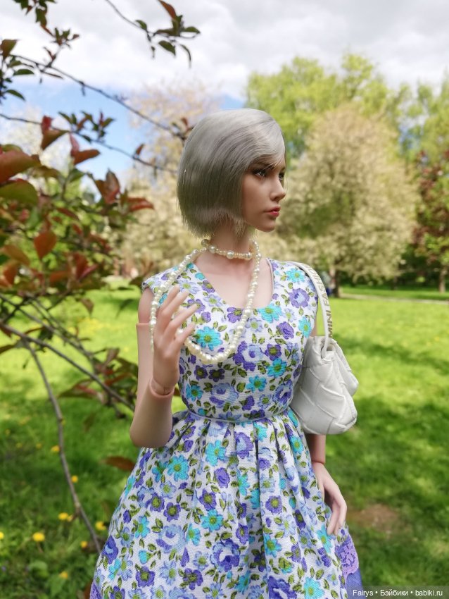 Продолжаем засовывать кукол в цветы и кусты (фото 2)