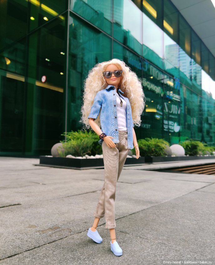 Городские барышни — Коллекции игровых кукол (Playline): фото полок