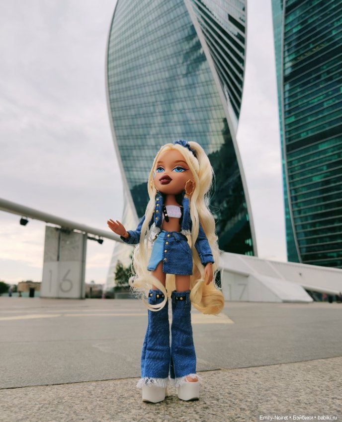 Городские барышни — Коллекции игровых кукол (Playline): фото полок (фото 7)