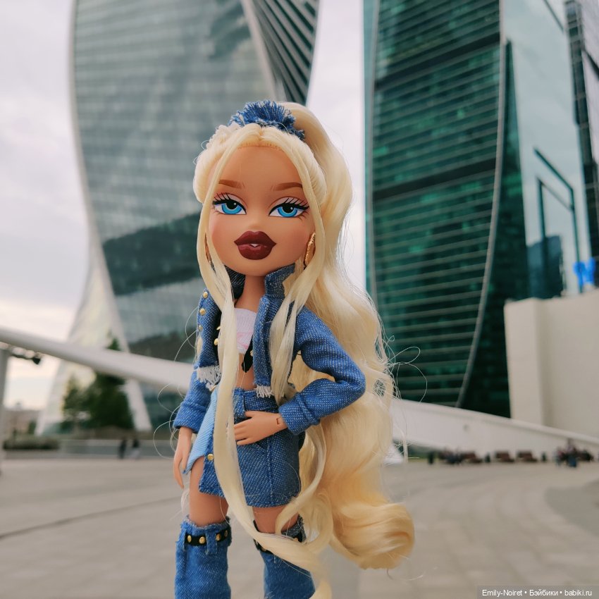 Городские барышни — Коллекции игровых кукол (Playline): фото полок (фото 6)