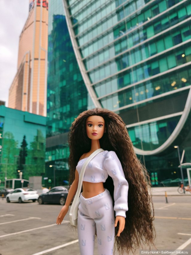 Городские барышни — Коллекции игровых кукол (Playline): фото полок