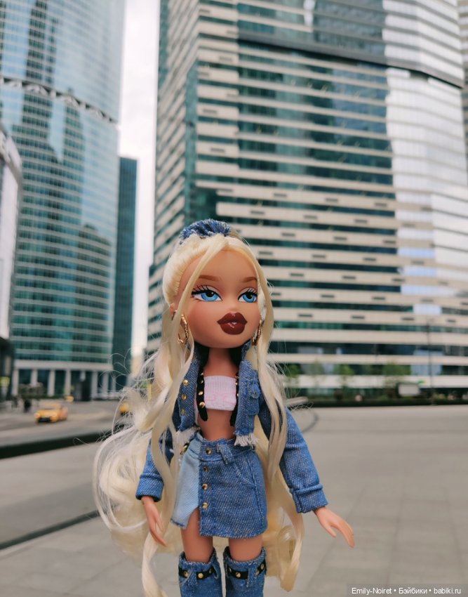 Городские барышни — Коллекции игровых кукол (Playline): фото полок (фото 9)