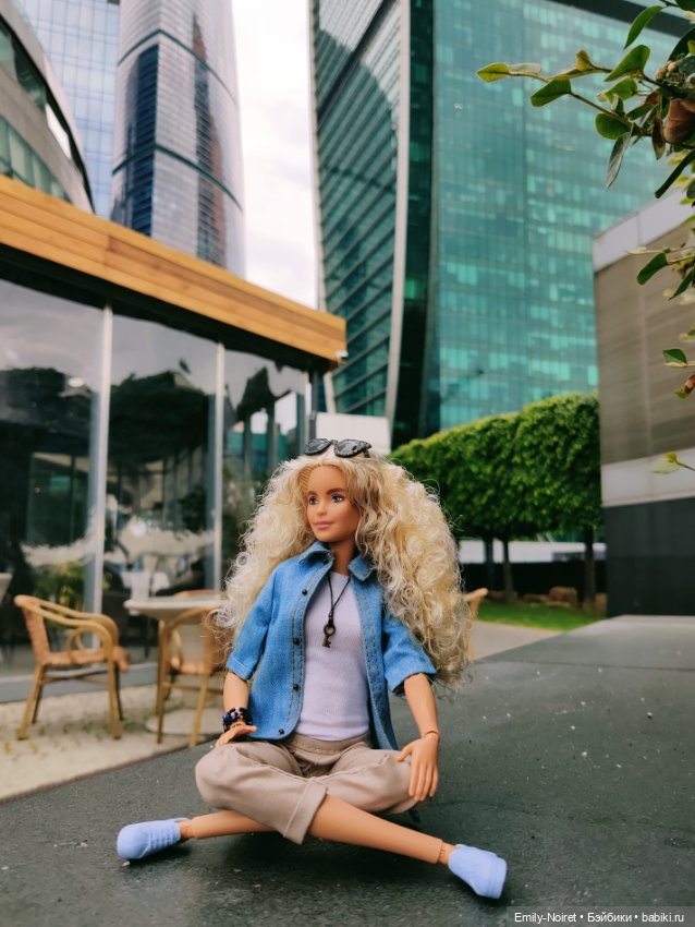 Городские барышни — Коллекции игровых кукол (Playline): фото полок