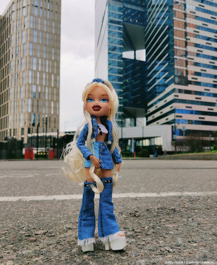 Городские барышни — Коллекции игровых кукол (Playline): фото полок (фото 5)