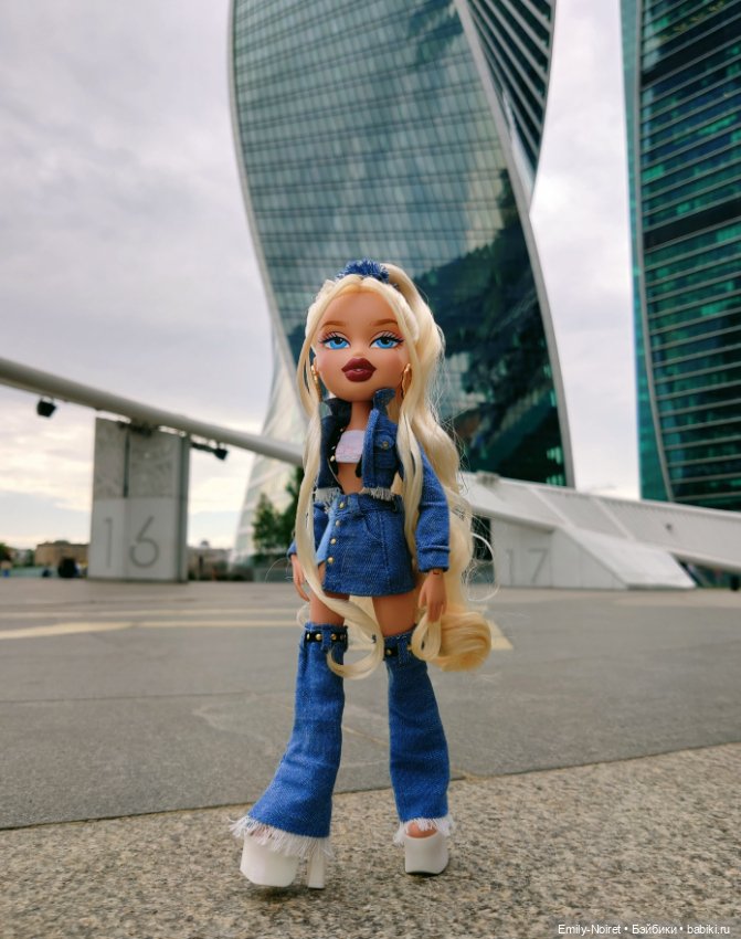 Городские барышни — Коллекции игровых кукол (Playline): фото полок (фото 8)