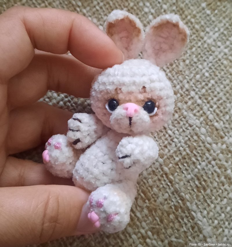 Велюровый Зайка — Вязаные игрушки и амигуруми: крючком