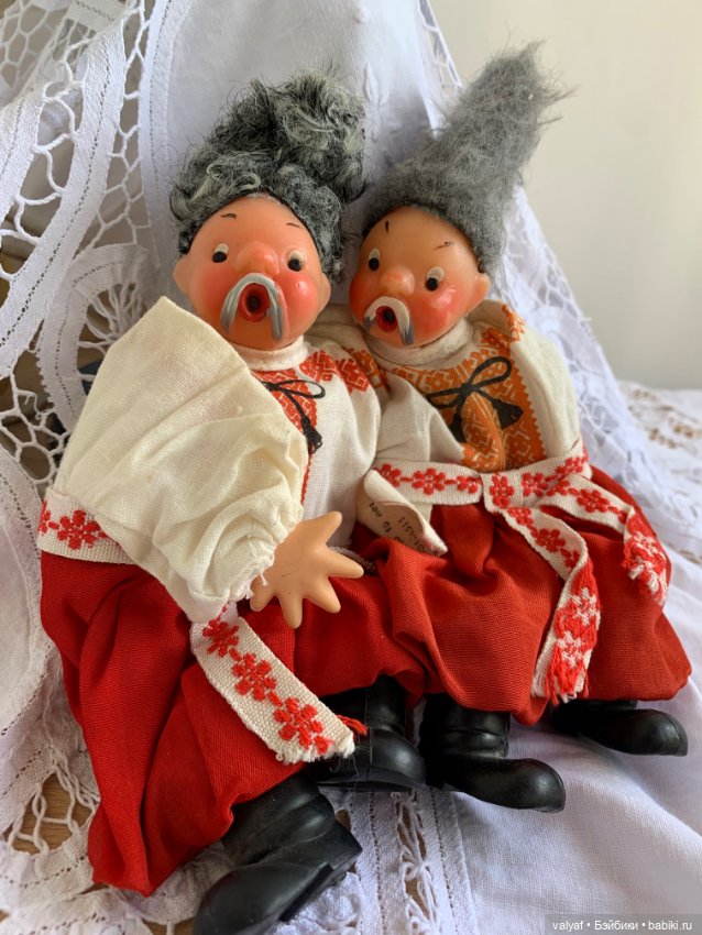 … Выясняли кто сильнее, У кого усы длиннее. Близняшки (фото 2)