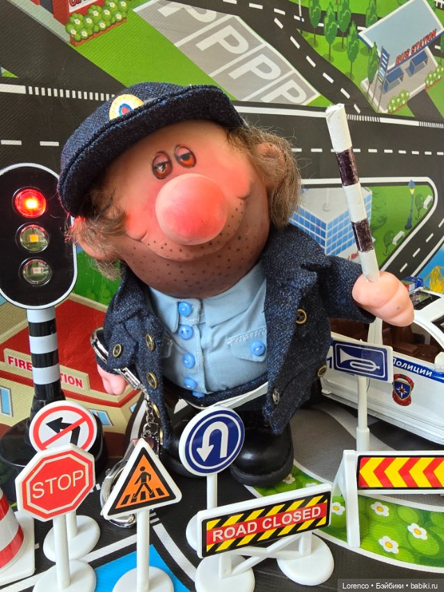 Наша служба и опасна и трудна