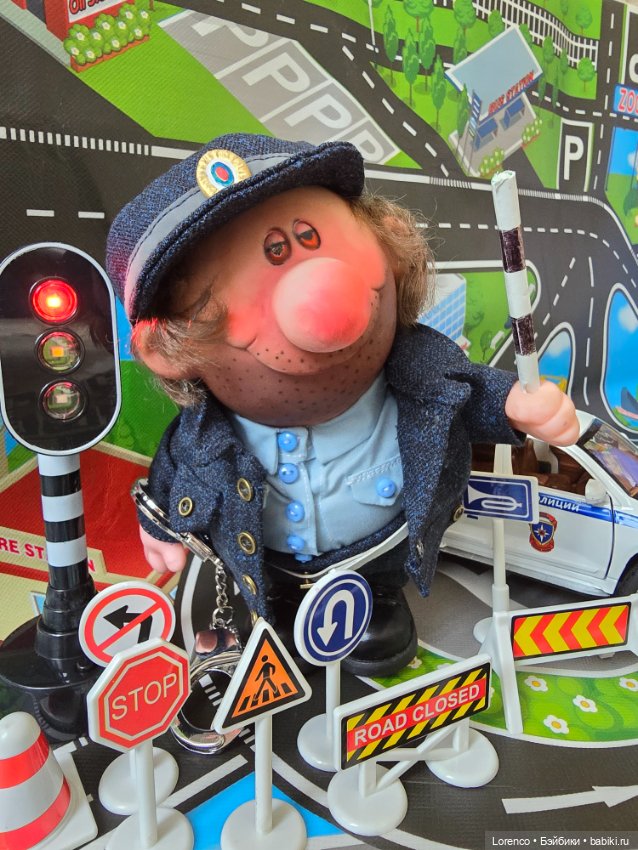 Наша служба и опасна и трудна