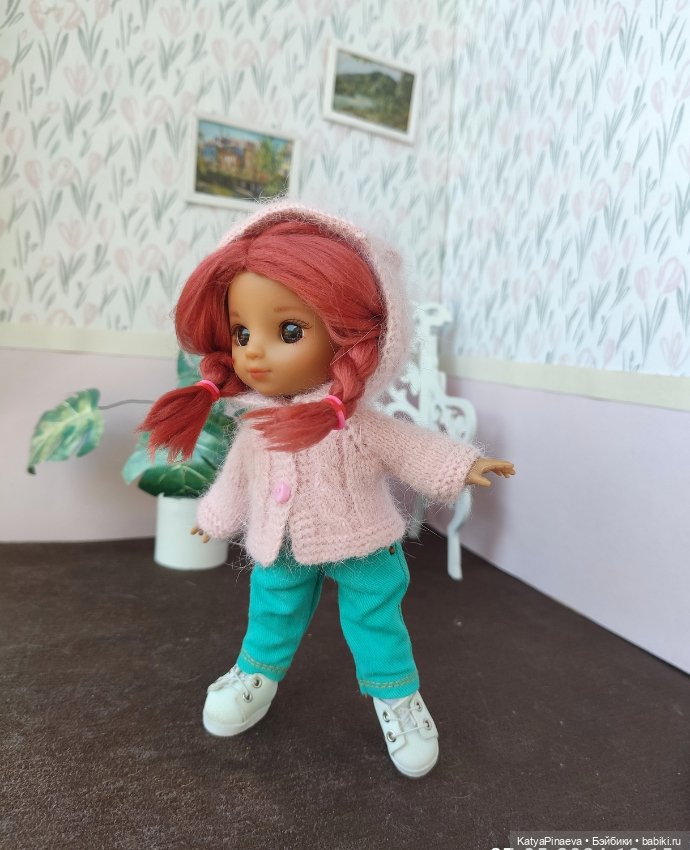 И снова не платьишка, а кардиган