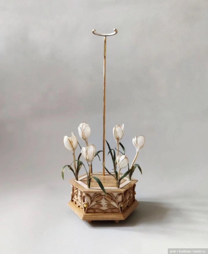 Потрясающие подставки для коллекционных кукол (фото 4)