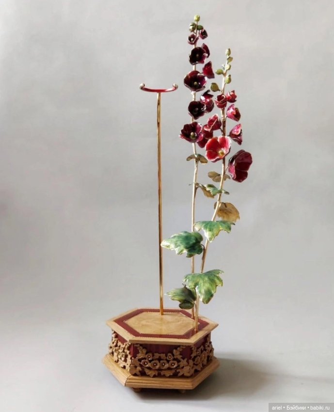 Потрясающие подставки для коллекционных кукол (фото 2)