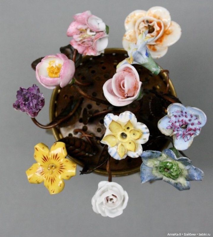 Какие они, цветы для антикварных кукольных домиков
