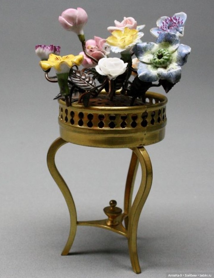 Какие они, цветы для антикварных кукольных домиков