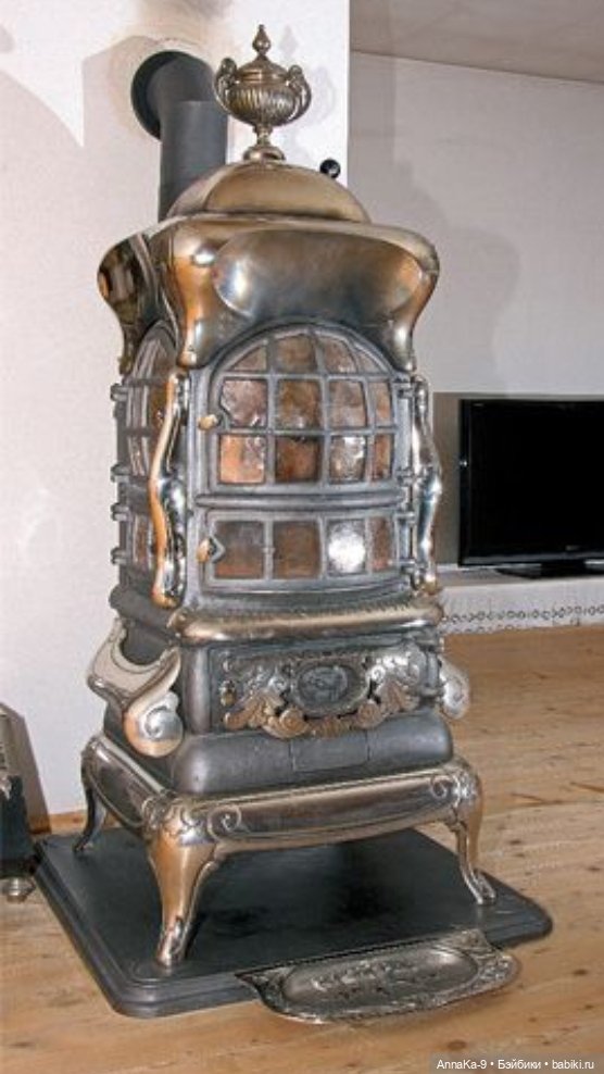 Антикварные печи для кукольных домиков