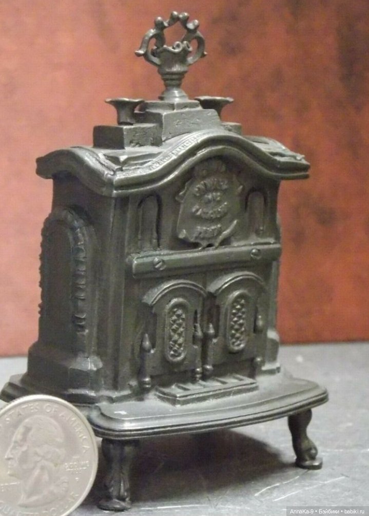 Антикварные печи для кукольных домиков