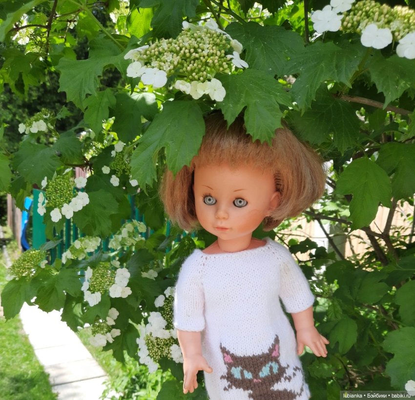 Белое платье и белые цветы🤍🤍