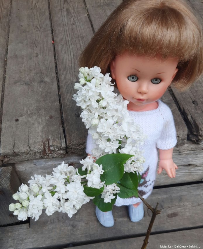 Белое платье и белые цветы🤍🤍