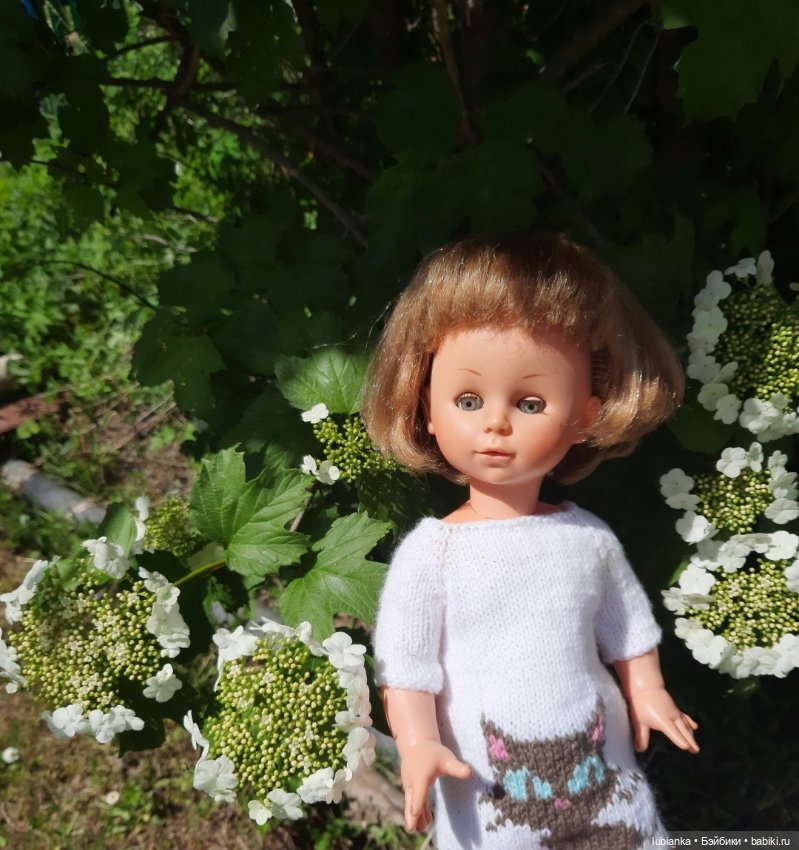 Белое платье и белые цветы🤍🤍