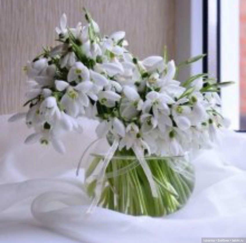 Белое платье и белые цветы🤍🤍