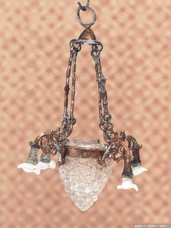 Антикварные люстры, настольные лампы для кукольных интерьеров