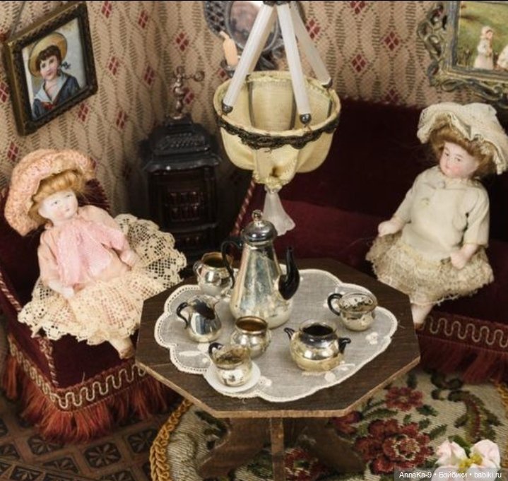 Антикварные люстры, настольные лампы для кукольных интерьеров