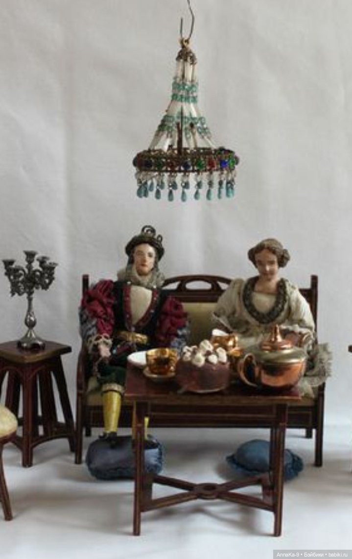 Антикварные люстры, настольные лампы для кукольных интерьеров