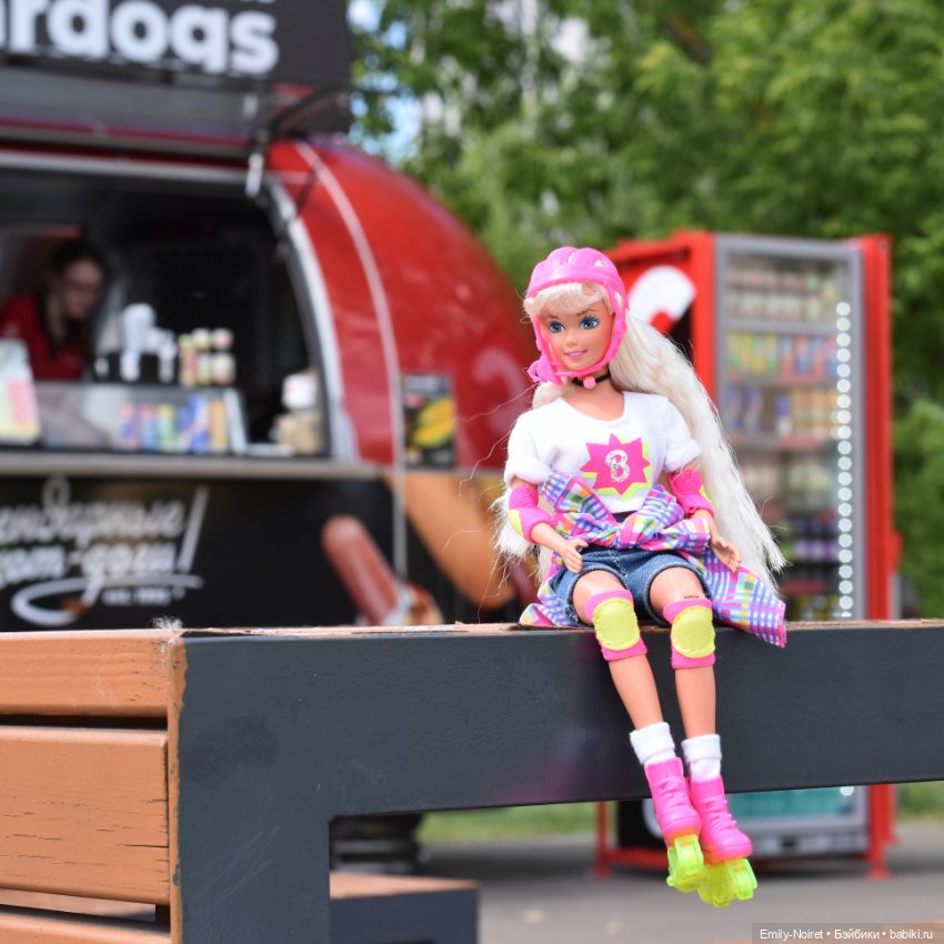 Жаркий летний день — Коллекции игровых кукол (Playline): фото полок (фото 4)