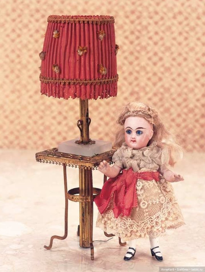 Антикварные люстры, настольные лампы для кукольных интерьеров