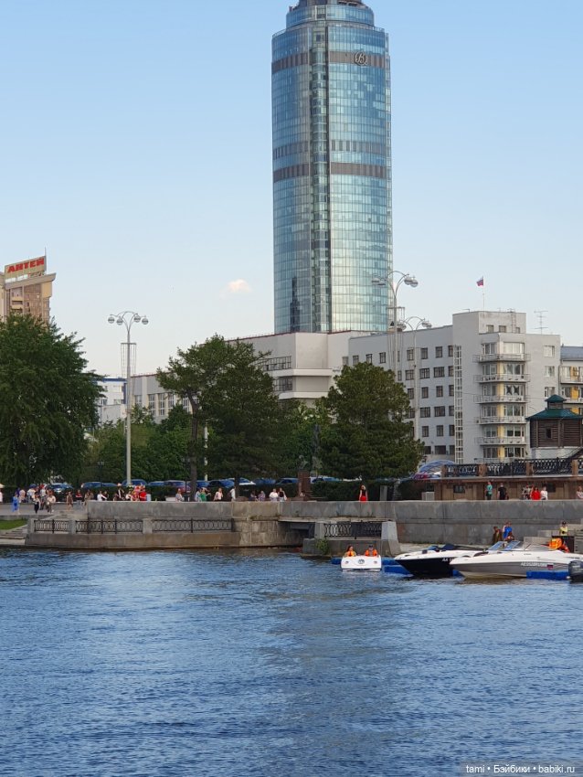 Энн-Майя или Цверг идет по городу