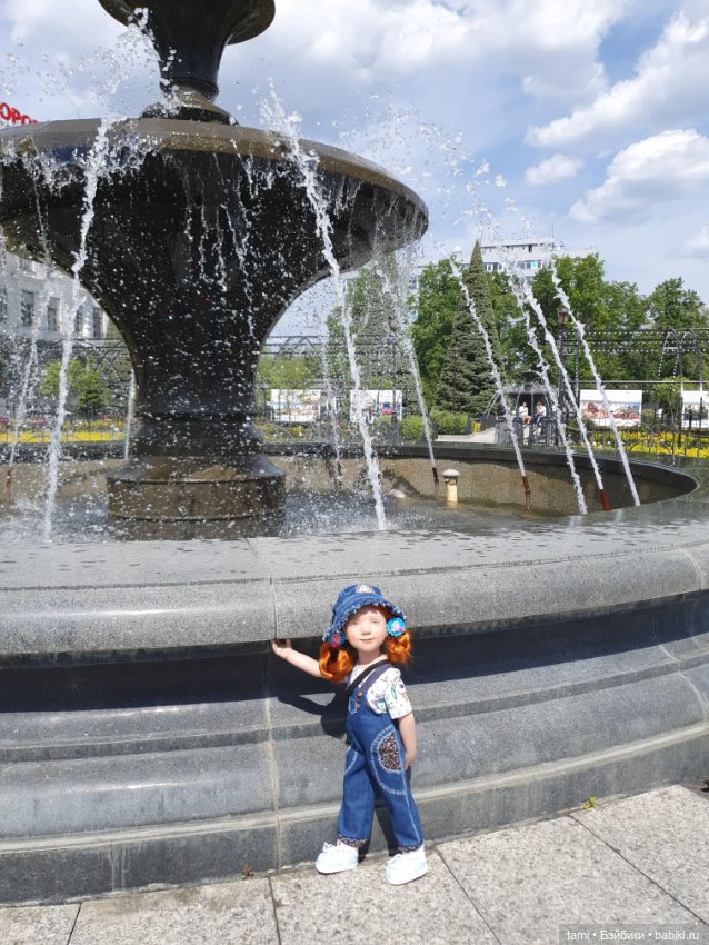Энн-Майя или Цверг идет по городу