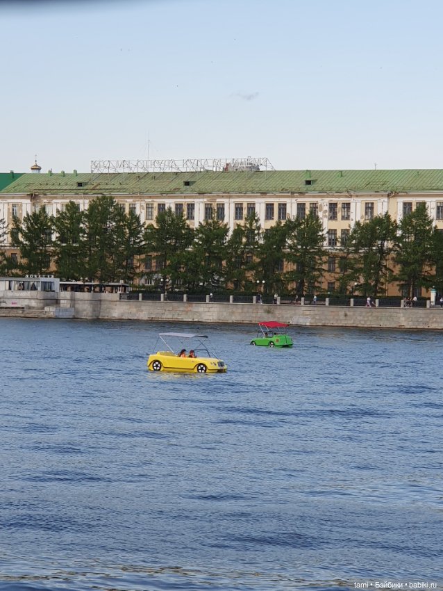 Энн-Майя или Цверг идет по городу